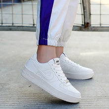 Load image into Gallery viewer, 2020 venda quente dos homens das sapatilhas das mulheres casuais vulcanizado sapatos de placa do estudante homem mulher ao ar livre andando plana sheos tenis feminino